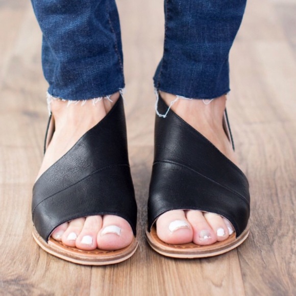 RELISTED SIZES 5.5 - 7.5 - 8.5 AVAILABLE side cute-out flats - Picture 6 of 7